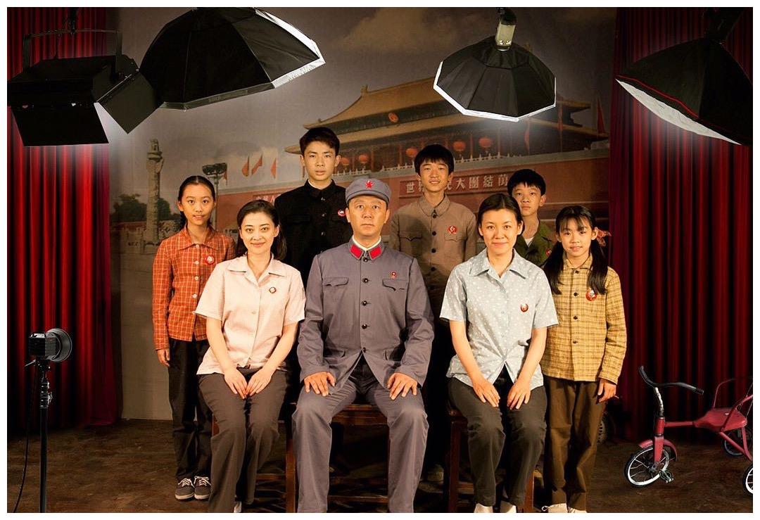 佩服父母爱情里的他携家带口的演戏一家3口扮演了8个角色