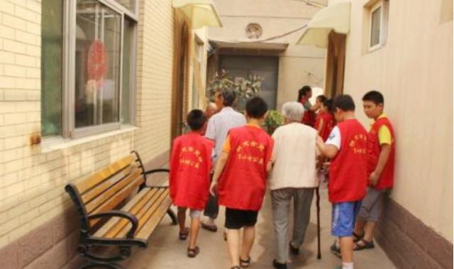 28岁的他纵身跳江只为救一个陌生人,13年过去了,他的妻儿怎样了休闲区蓝鸢梦想 - Www.slyday.coM 28岁的他纵身跳江只为救一个陌生人,13年过去了,他的妻儿怎样了休闲区蓝鸢梦想 - Www.slyday.coM