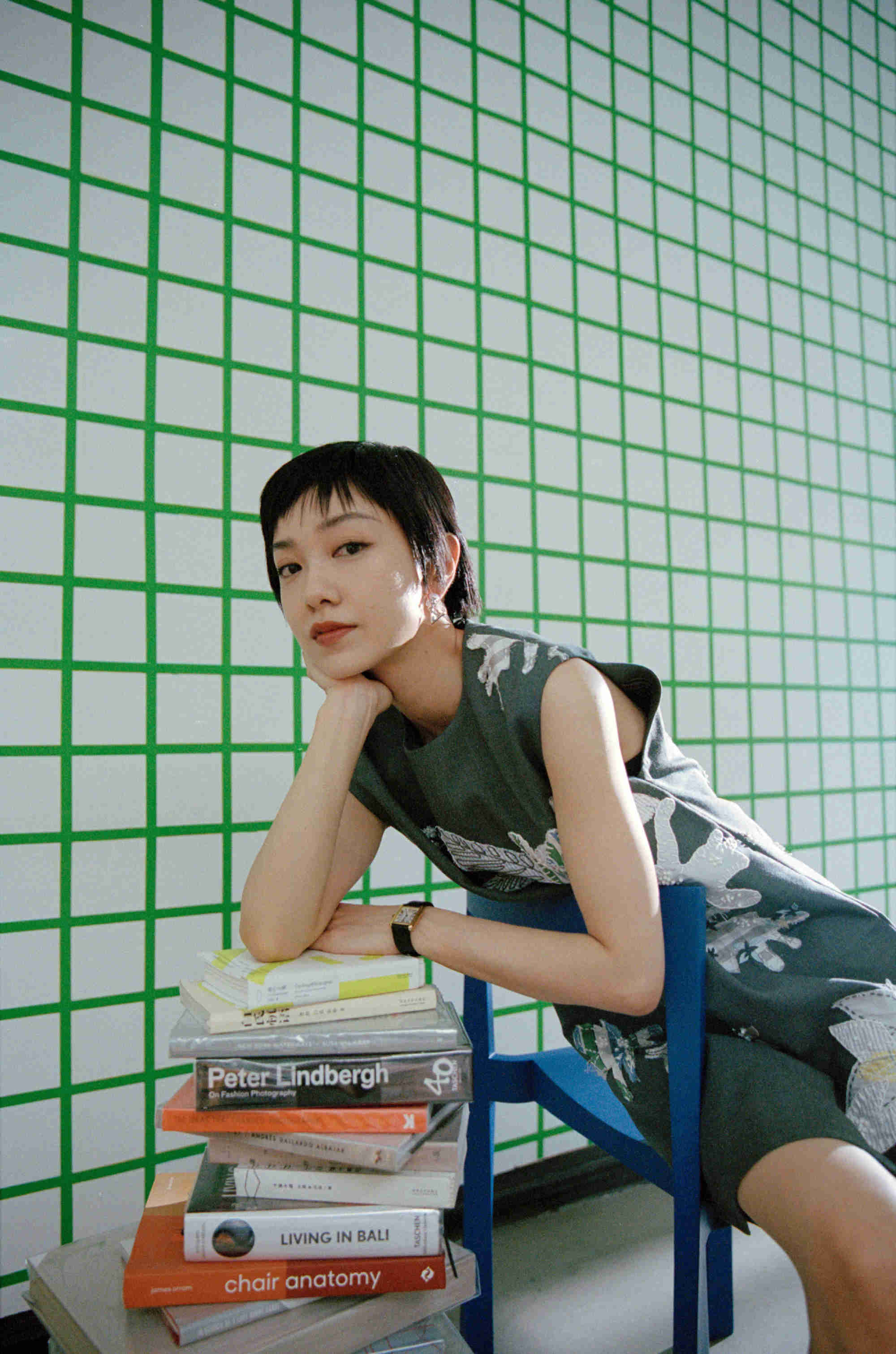 郭采洁城市质感写真上线都市神秘感无限碰撞