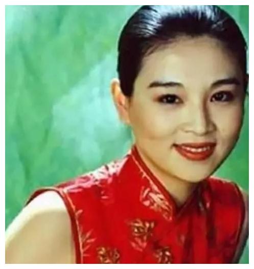 和宋丹丹曾是妯娌49岁赵明明婚姻坎坷被英宁抛弃息影单身至今
