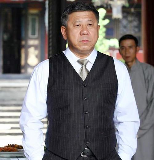 他的颜值不高,靠出演反派走红,和女导演因戏生情步入婚姻殿堂|程煜|反派|两人_新浪新闻