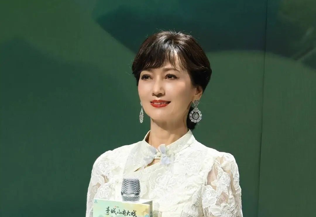 “白娘子”赵雅芝重回青城山！受聘“青城山文旅推荐官”