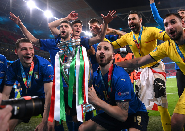 意大利夺冠奖金出炉！总计3400万欧元，博努奇喊话：我们是传奇！休闲区蓝鸢梦想 - Www.slyday.coM
