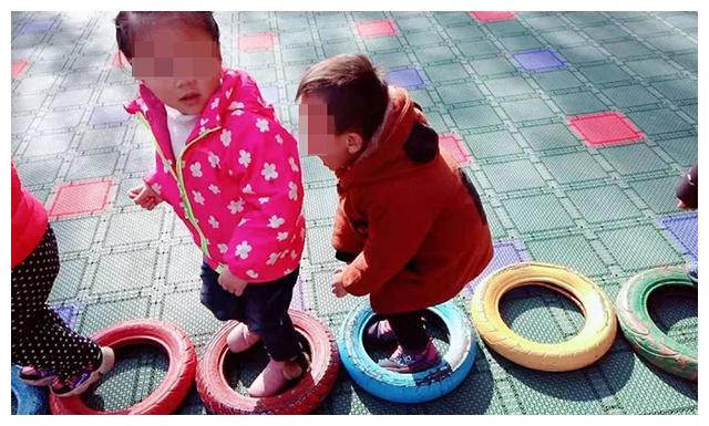 孩子不需要自尊心?宝妈当众训娃,孩子“崩溃”大哭休闲区蓝鸢梦想 - Www.slyday.coM 孩子不需要自尊心?宝妈当众训娃,孩子“崩溃”大哭休闲区蓝鸢梦想 - Www.slyday.coM