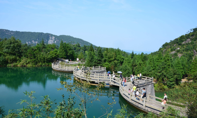 福建最高的山排行_山最多的沿海省份:平原面积仅是云南的一半,GDP却排名全国第7!(2)