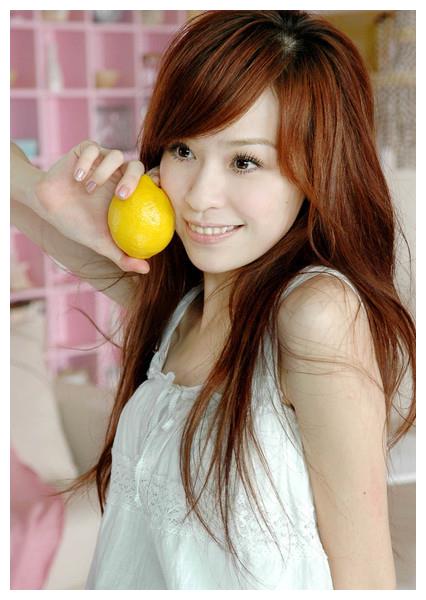 女歌手王心凌情路坎坷 一转眼 她现在已经是38岁了 还没有嫁人 财经头条