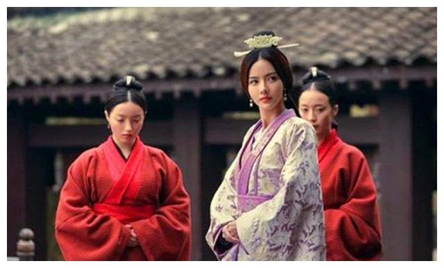 三国甄宓姿容绝色,被曹丕赐死,下葬为何要以发遮面、用糠塞口?
