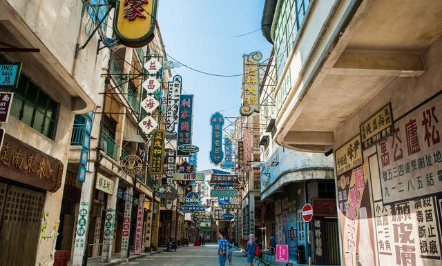 珠三角周末游该去哪？此景区能穿越到旧上海和老香港，超适合拍照休闲区蓝鸢梦想 - Www.slyday.coM