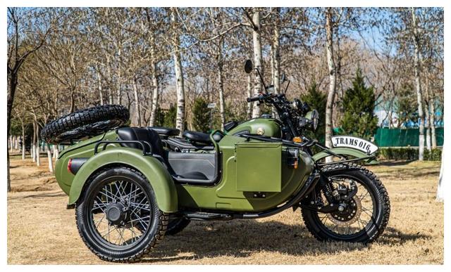 中等排量的边三轮,军旅风格,辐条轮毂,碟刹有倒档,39800元起