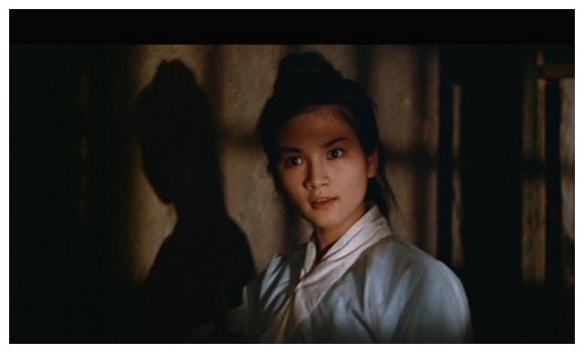 《宝莲灯》正式出道,反串的角色让郑佩佩大放异彩,她的古装扮相无论是