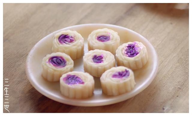 网友复刻三生三世无忧糕,配料:雨时花根,紫金蜜露,东海冰晶?