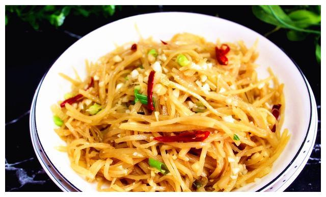 炒菜时,什么时候放大蒜效果好?很多人弄错了,难怪不好吃