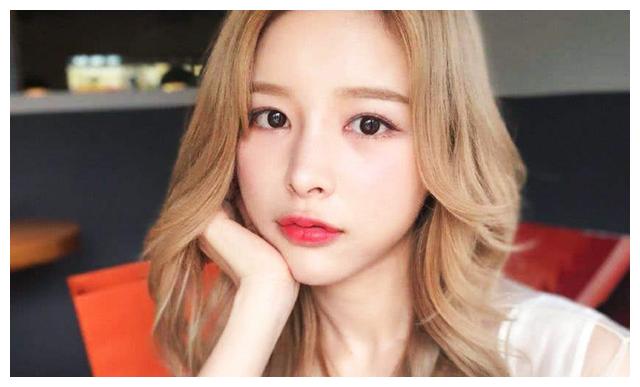 mystic老婆微博晒自拍"秀恩爱",网友:糖小幽?