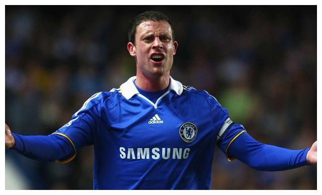 英格兰球员韦恩·布里奇曾在切尔西队与特里做了6年的队友,然而两人