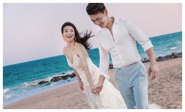 2016年40岁的陈紫函和戴向宇结婚了两人年龄相差近9岁