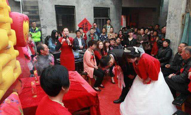 “你到底爱不爱我?若爱我,为什么10万彩礼都要抠抠索索?”休闲区蓝鸢梦想 - Www.slyday.coM “你到底爱不爱我?若爱我,为什么10万彩礼都要抠抠索索?”休闲区蓝鸢梦想 - Www.slyday.coM