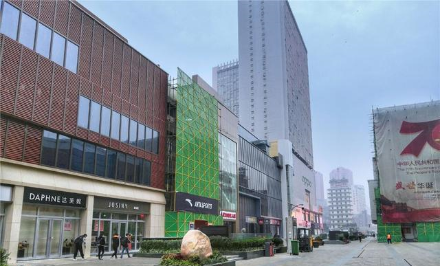 郑州最繁华的街道，堪称当地商业街鼻祖，更与王府井、南京路齐名|德化|王府井|郑州_新浪新闻