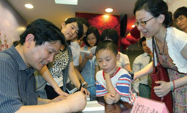 汪国真很感人的一首诗,写得很是真诚,犹如一盏灯照亮了远方的路休闲区蓝鸢梦想 - Www.slyday.coM 汪国真很感人的一首诗,写得很是真诚,犹如一盏灯照亮了远方的路休闲区蓝鸢梦想 - Www.slyday.coM