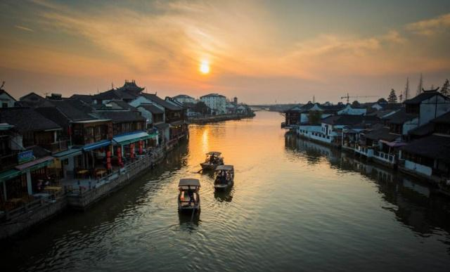 最受游客欢迎的四大旅游城市,重庆只能排第二,西安依旧没能入选休闲区蓝鸢梦想 - Www.slyday.coM 最受游客欢迎的四大旅游城市,重庆只能排第二,西安依旧没能入选休闲区蓝鸢梦想 - Www.slyday.coM