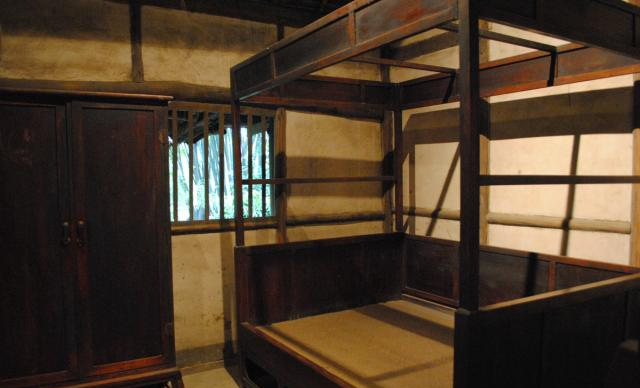 成都杜甫草堂唐代破烂不堪如今占地300亩茅屋有客厅和书房