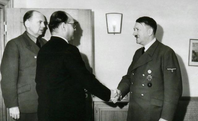 1945年，<a href=