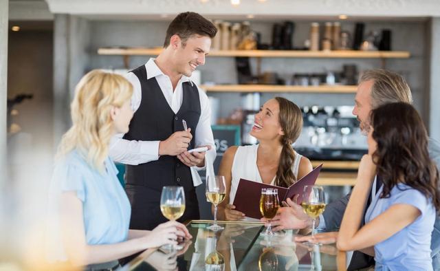 到西餐厅点餐,牛排几分熟英语怎么说?有八成熟吗?|牛排|西餐厅|服务员