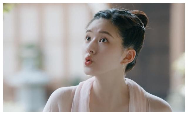 长相可爱甜美,演于正剧出道的她,如今演技上热搜却被群嘲