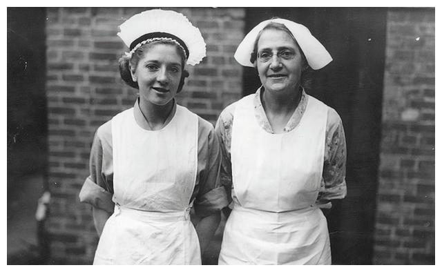 赖床是上流社会的特权,早起则是佣人的义务?英国庄园里家仆日常