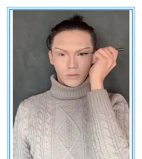 男生仿妆唐三本以为是蹭热度看到成品小舞能分清吗