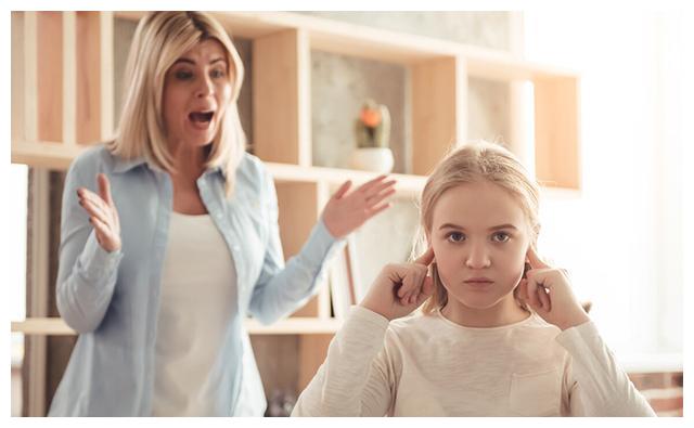 孩子不需要自尊心?宝妈当众训娃,孩子“崩溃”大哭休闲区蓝鸢梦想 - Www.slyday.coM 孩子不需要自尊心?宝妈当众训娃,孩子“崩溃”大哭休闲区蓝鸢梦想 - Www.slyday.coM