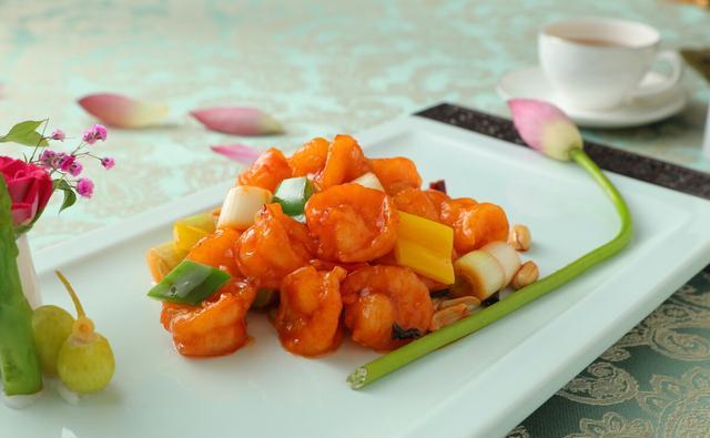 糖醋虾球香酥软嫩酸甜可口