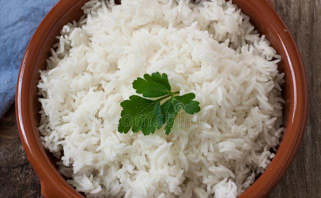 煮米饭不要直接加水下锅牢记2窍门大米香喷喷的软糯清甜