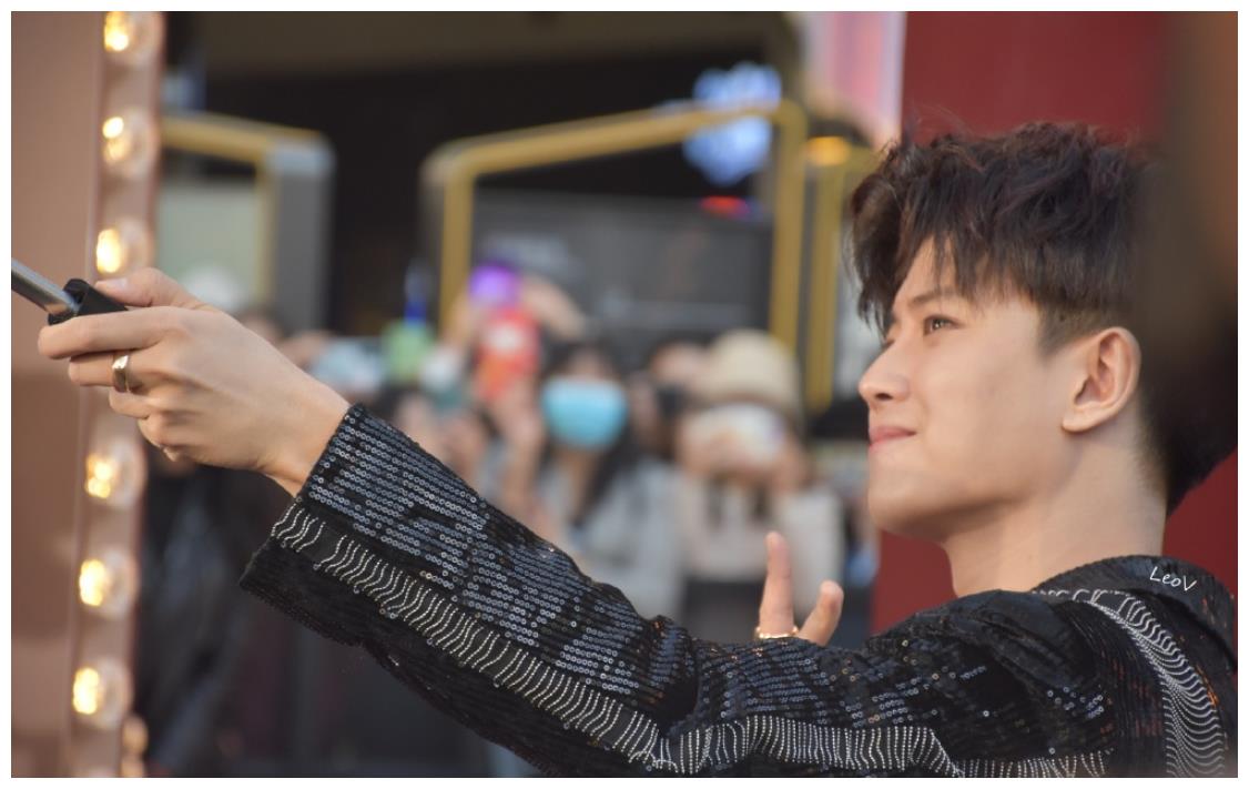 31岁任嘉伦出席线下活动,失去了精修待遇,这确定没谎报年龄?