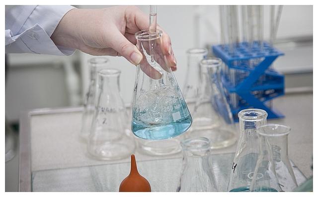 酒精在人体的消解渠道和分解进程 酒精代谢为什么会有人千杯不醉有人一杯就倒