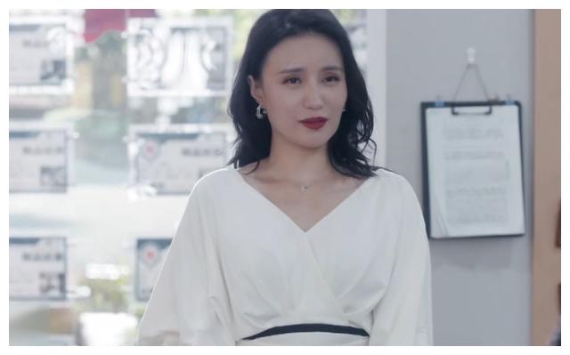 徐文昌被曲玲珑纠缠,房似锦开玩笑反被撩,两人之间的荷尔蒙飙升