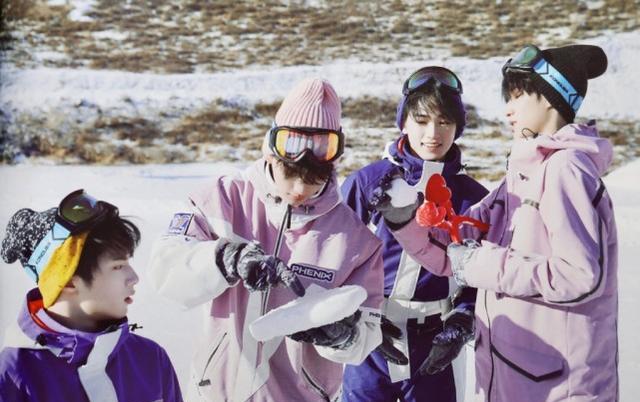 时代少年团集体滑雪,少年们许久不见拍照依旧默契,团魂很强休闲区蓝鸢梦想 - Www.slyday.coM 时代少年团集体滑雪,少年们许久不见拍照依旧默契,团魂很强休闲区蓝鸢梦想 - Www.slyday.coM
