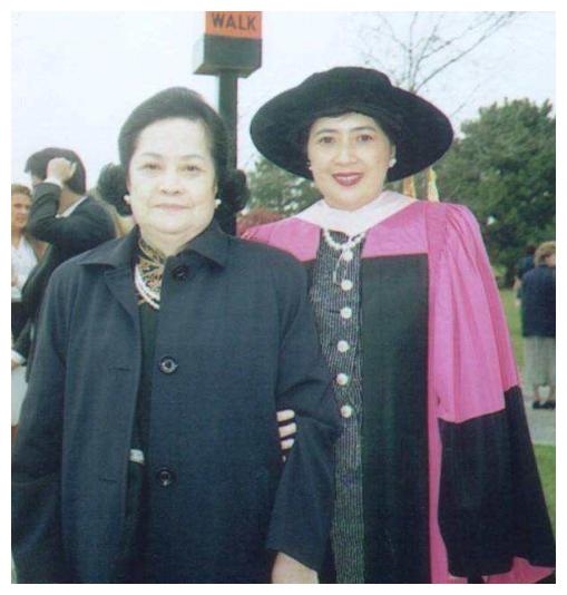 1999年,宝咏琴单方面宣布分手,前男友追讨:39条内裤11亿服务费