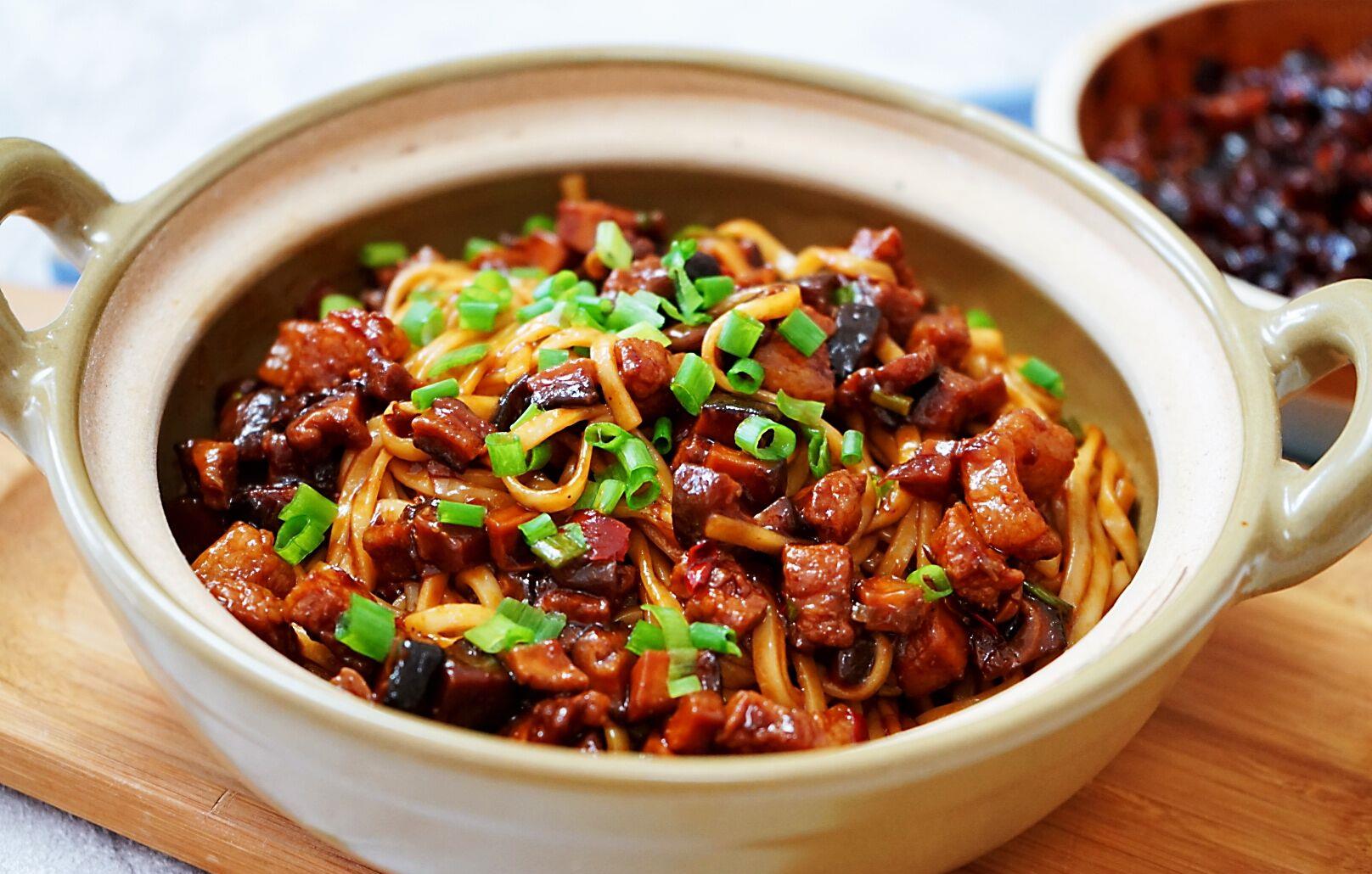 香菇肉酱面重点是香菇肉酱做一碗存起来配米饭拌面都好吃