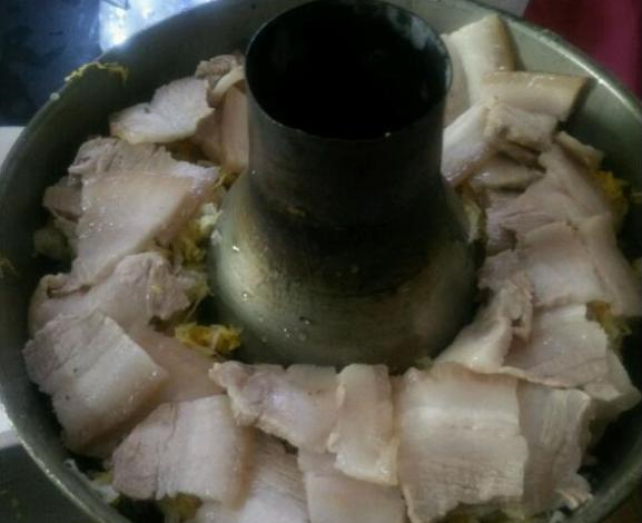 第一次上东北,围着“炕头”吃火锅,一道菜就将我征服了,厉害!休闲区蓝鸢梦想 - Www.slyday.coM 第一次上东北,围着“炕头”吃火锅,一道菜就将我征服了,厉害!休闲区蓝鸢梦想 - Www.slyday.coM