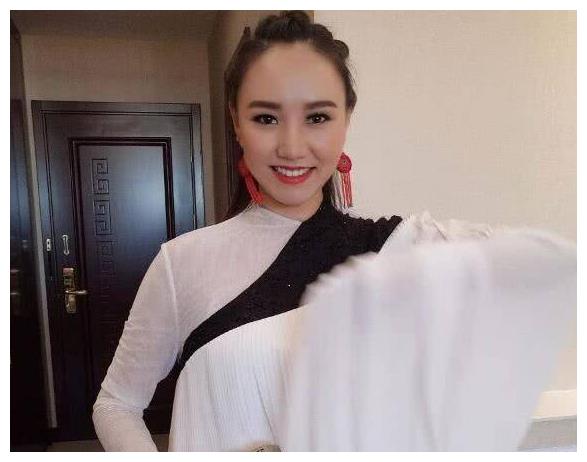 吉祥三宝14年后：爸爸逝世，妈妈隐退，演女儿的英格玛模样大变休闲区蓝鸢梦想 - Www.slyday.coM