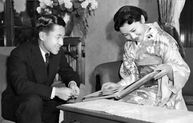 日本平民皇后美智子到底有多美？身着传统和服，尽显端庄优雅休闲区蓝鸢梦想 - Www.slyday.coM