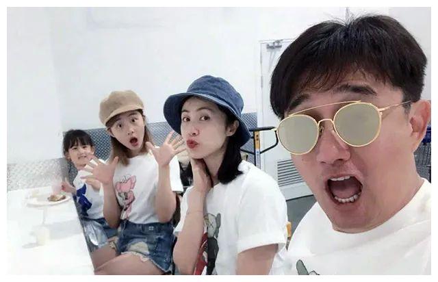 papi酱孩子随父姓被网友群嘲对不起女权不是形式