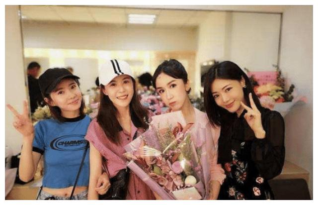 《爱情公寓》8年后演员重聚，诺澜美出新时尚，美嘉、胡一菲脸崩