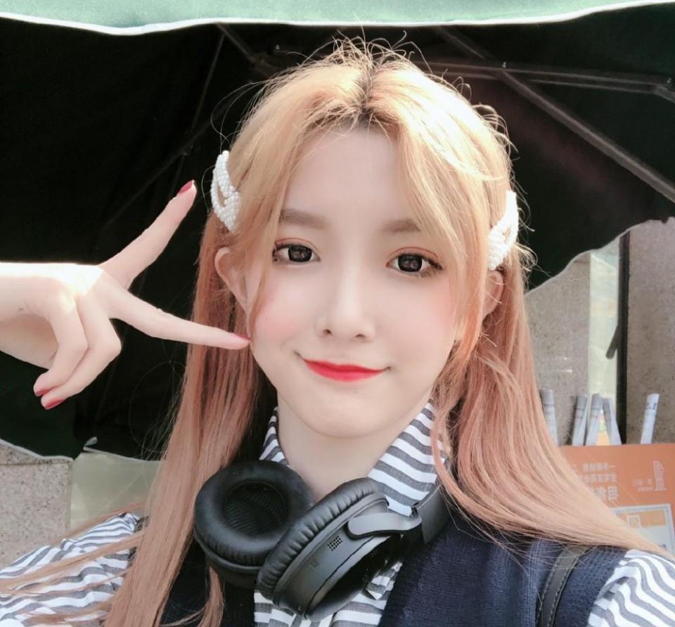 艾比情商这么低,公开指出好姐妹美颜过度,就不怕别人记恨?