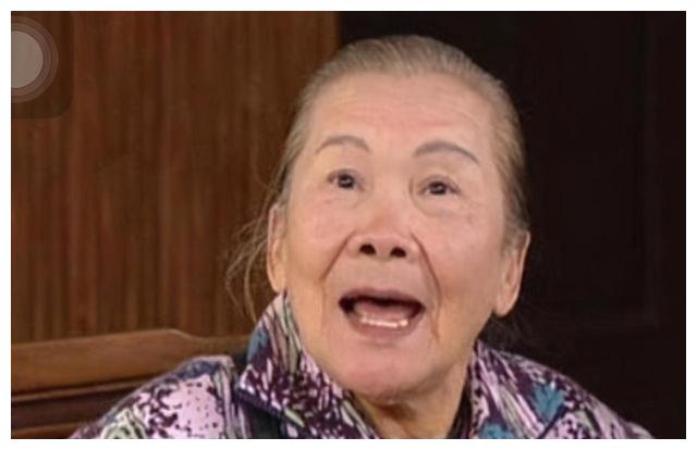 如今已经90岁的tvb甘草演员许碧姬观众十分熟识的纸皮婆婆