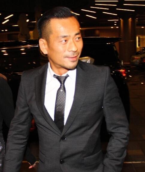 在他被捕后,很多人才知道他也是个传奇人物,年轻时就坐拥上亿的身份