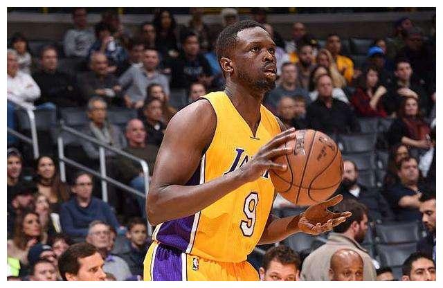 可洛尔邓进湖人队时就已经31岁,本就已经逐渐步入职业生涯末期.