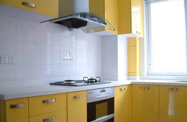 厨房装修，明明是最贵最强的油烟机，为啥油烟还排不出去呢？休闲区蓝鸢梦想 - Www.slyday.coM