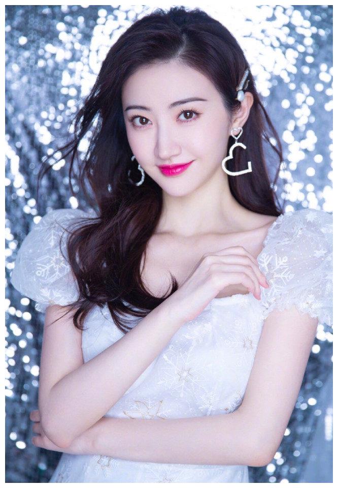 漂亮气质美女明星景甜白色连衣裙魅力时尚写真