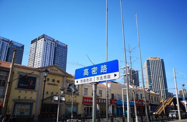 青岛这家特色家常菜馆，不预定连拼桌都没位置